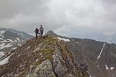 Spettacolare camminata  sul Pizzo del Becco ed oltre, scendendo poi di vetta in vetta alle Baite di Mezzeno il 12 giugno 2010  - FOTOGALLERY